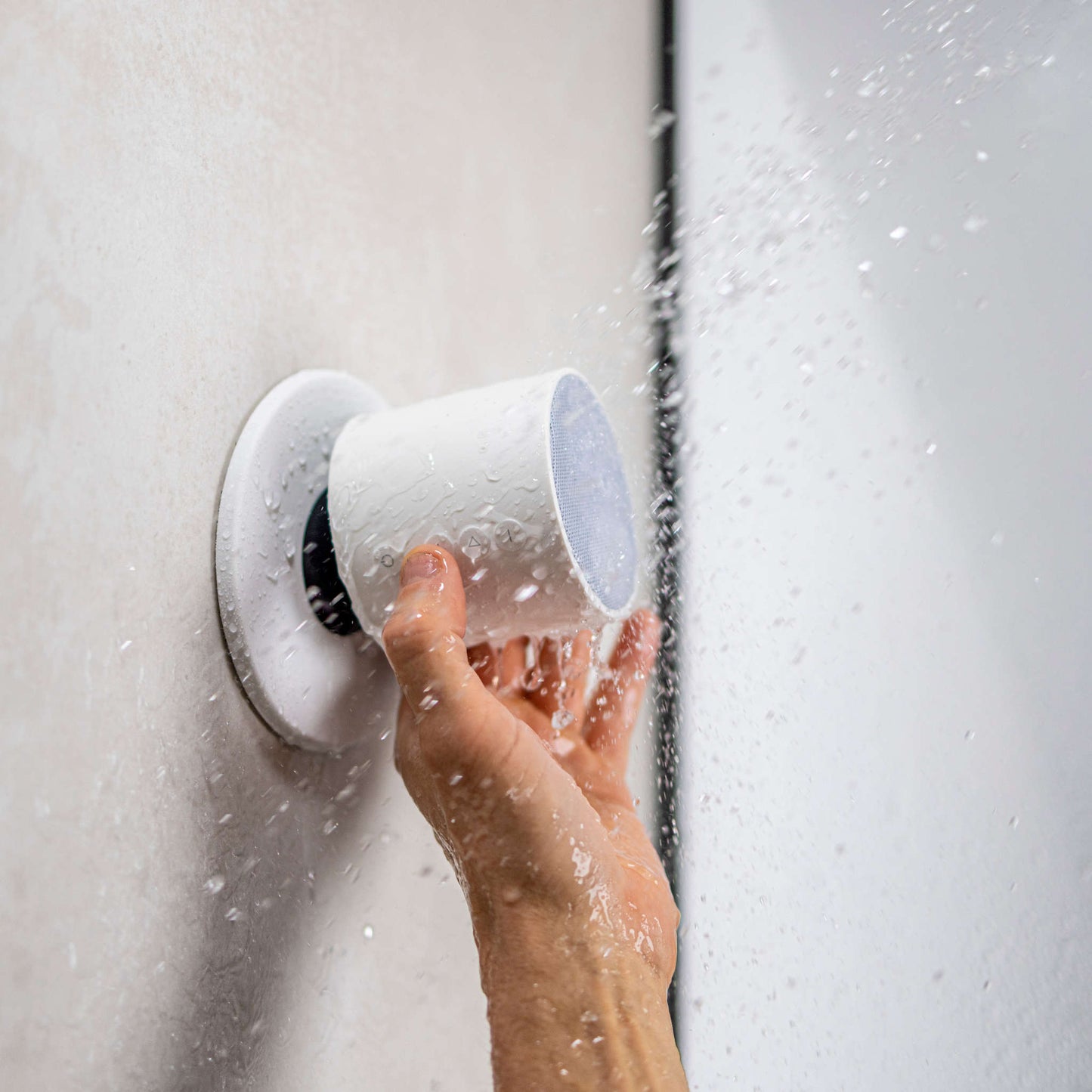 Sharper Image Vanntett Bluetooth-høyttaler til badet med magnetisk montering