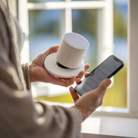 Sharper Image Vanntett Bluetooth-høyttaler til badet med magnetisk montering