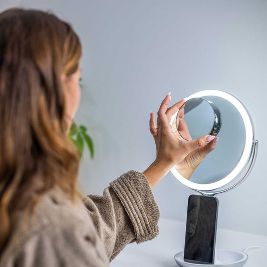 Sharper Image Baderomsspeil med LED og trådløs lader
